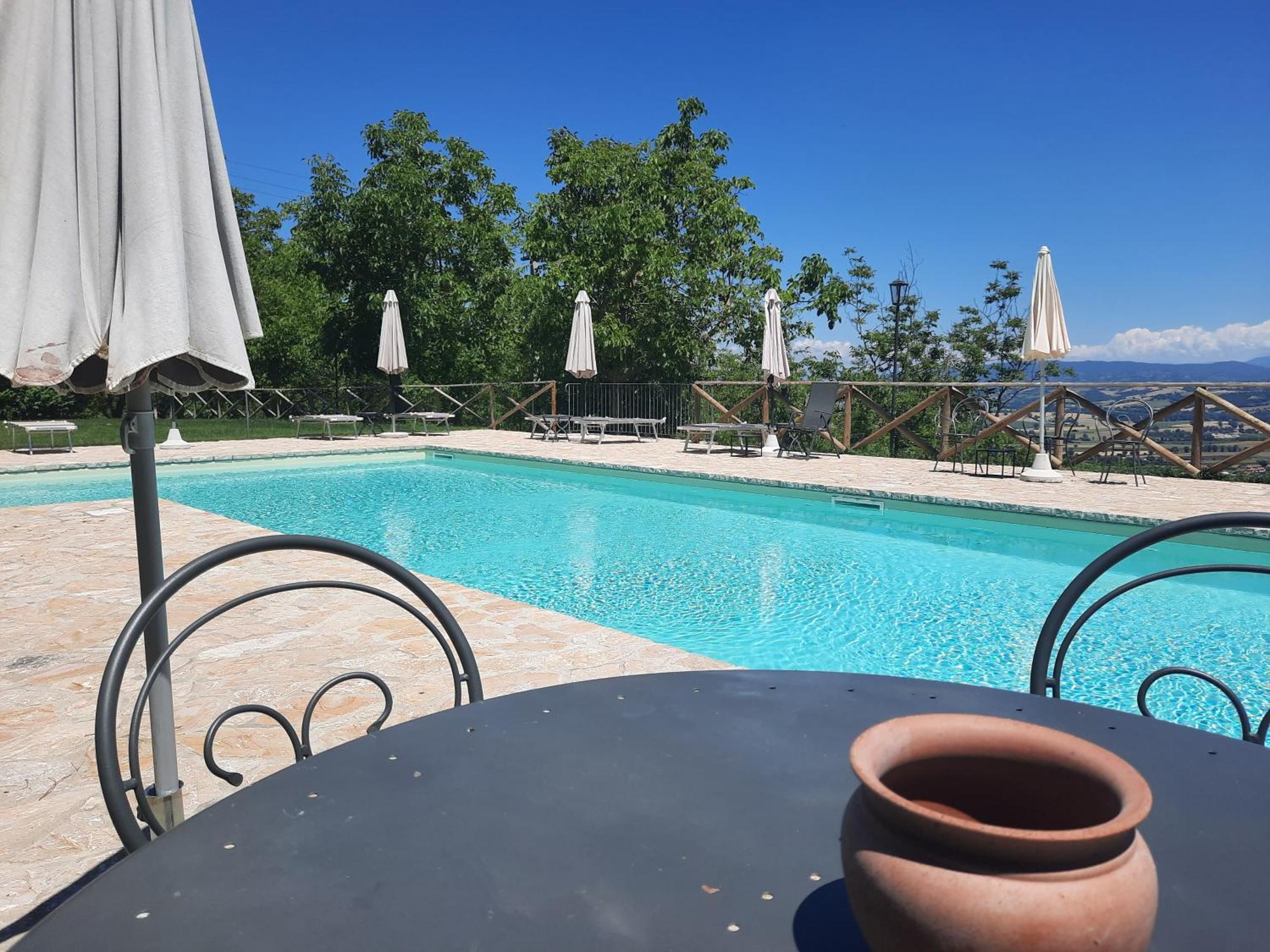 Fratta Todina Agriturismo Tenuta Conti Faina מראה חיצוני תמונה